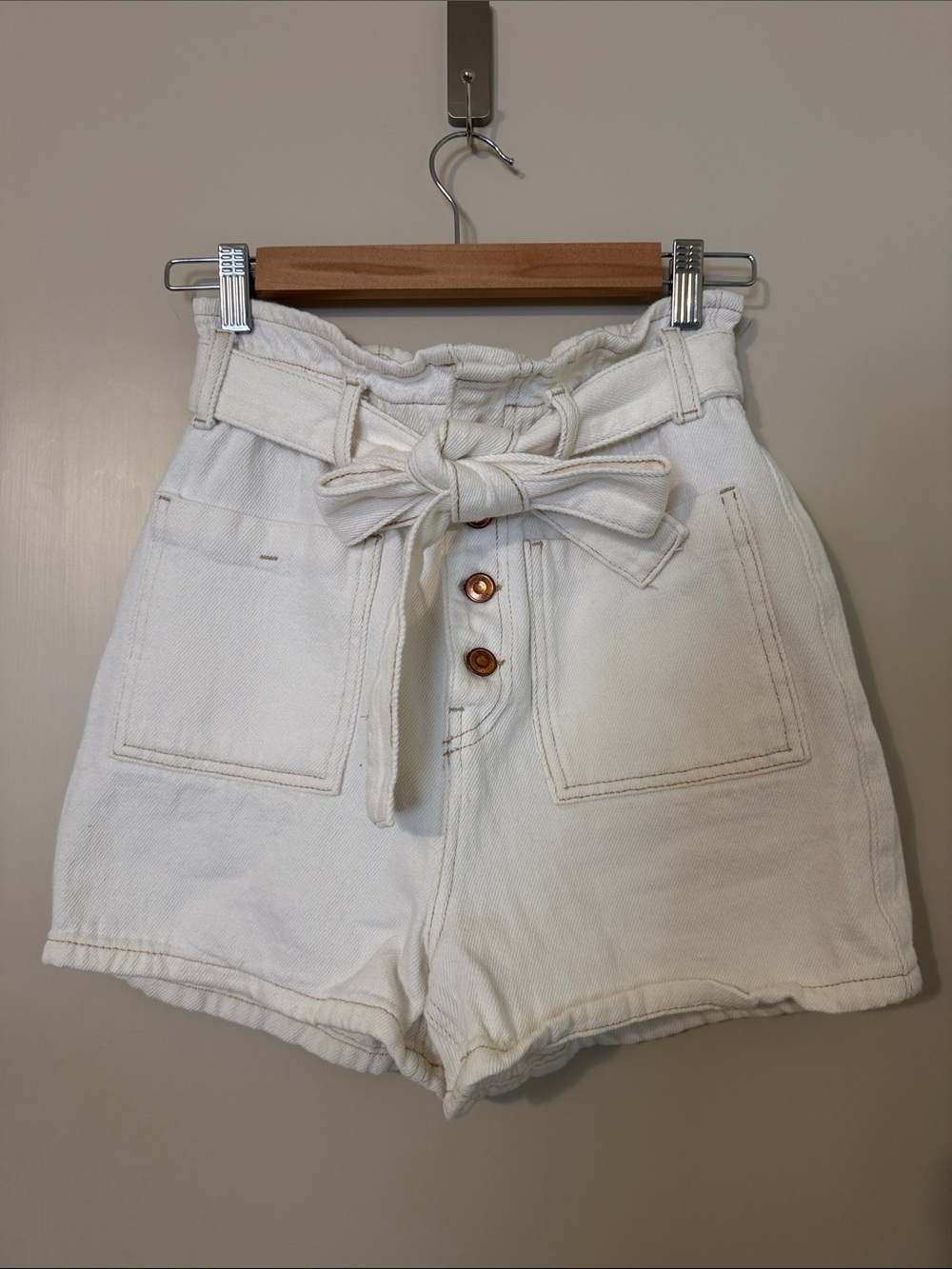 Zara White High-Waist Paperbag Shorts with Tie Belt